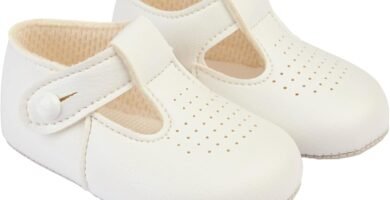 EARLY DAYS Baypods, Baby Shoes for Boys & Girls, Soft Soled Pre Walker Shoes, Soft Faux Leather Baby Boys & Baby Girls Shoes, B625 T Bar Style Shoe with Hole Punch, Made in England EARLY DAYS Baypods, Baby Shoes for Boys & Girls, Soft Soled Pre Walker Shoes, Soft Faux Leather Baby Boys & Baby Girls Shoes, B625 T Bar Style Shoe with Hole Punch, Made in England