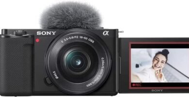 Sony Alpha ZV-E10L | APS-C Mirrorless interchangable-lens vlog camera with 16-50mm lens