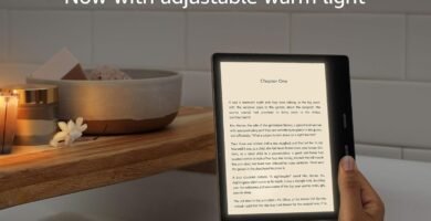 Certified Refurbished Kindle Oasis | Now with adjustable warm light | Waterproof, 32 GB, Wi-Fi | Graphite