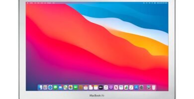 Early 2015 Apple MacBook Air with 1.6GHz Intel Core i5 (13 inch, 8GB RAM, 128GB SSD) Silver (Renewed) Early 2015 Apple MacBook Air with 1.6GHz Intel Core i5 (13 inch, 8GB RAM, 128GB SSD) Silver (Renewed)