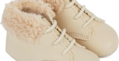 Early Days Baypods Baby Shoes. Bootees Made In the UK, soft sole prewalker lace up boots with fur collars for boys and girls.