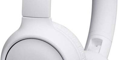 JBL Tune 500 – Wired on-ear headphones, Pure Bass Sound, 1-button remote/mic, Tangle-free flat cable, Lightweight and foldable design, Ask Siri or Google Now (White)