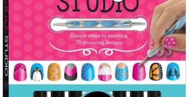 Nail Style Studio: Simple Steps to Painting 25 Stunning Designs (Klutz) Nail Style Studio: Simple Steps to Painting 25 Stunning Designs (Klutz)