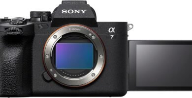 Sony Alpha 7 IV | Full-Frame Mirrorless Camera ( 33MP, Real-time autofocus, 10 fps, 4K60p, Vari-angle touch screen, Large capacity Z battery ), Black