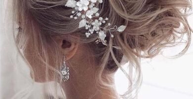 Vakkery Flower Bride Wedding Hair Vine Pearl Hair Accessories Bridal Headband Headpiece for Women and Girls (Silver)