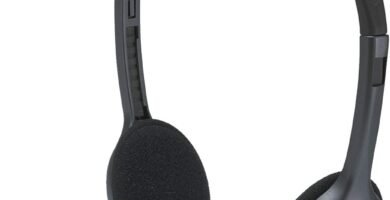 Logitech H111 Wired Headset, Stereo Headphones with Noise-Cancelling Microphone, 3.5 mm Audio Jack, PC/Mac/Laptop/Smartphone/Tablet – Black Logitech H111 Wired Headset, Stereo Headphones with Noise-Cancelling Microphone, 3.5 mm Audio Jack, PC/Mac/Laptop/Smartphone/Tablet – Black